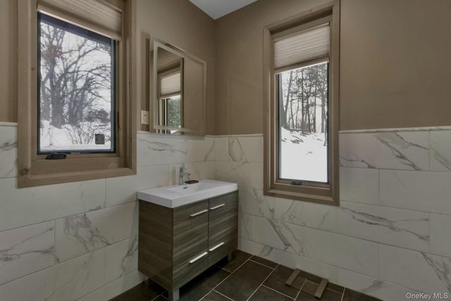 21 Bird Hill Road, Tomkins Cove, NY 10986