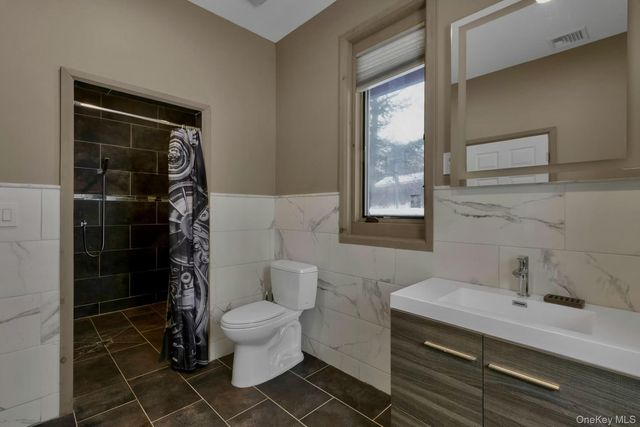 21 Bird Hill Road, Tomkins Cove, NY 10986