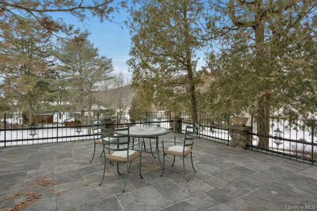 21 Bird Hill Road, Tomkins Cove, NY 10986