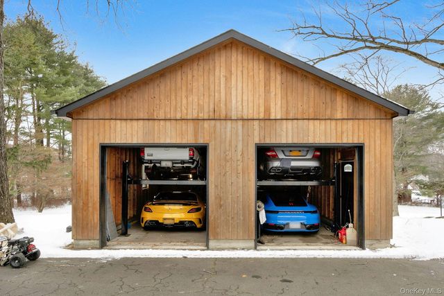 21 Bird Hill Road, Tomkins Cove, NY 10986