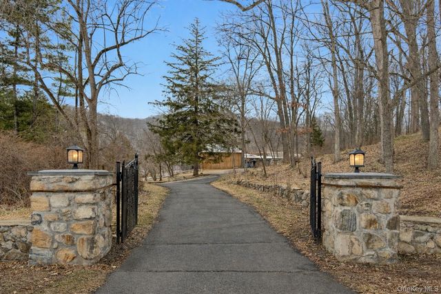 21 Bird Hill Road, Tomkins Cove, NY 10986