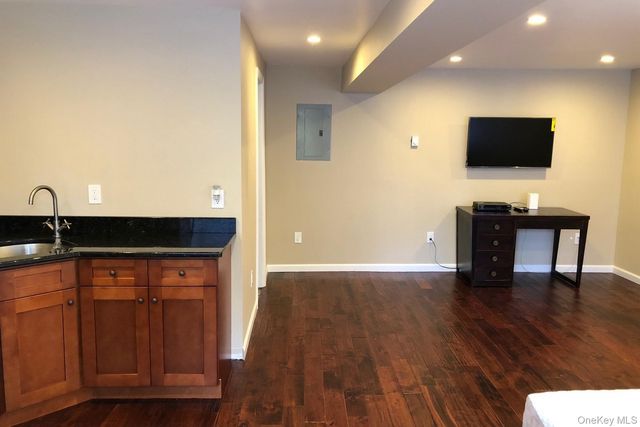 21 Bird Hill Road, Tomkins Cove, NY 10986