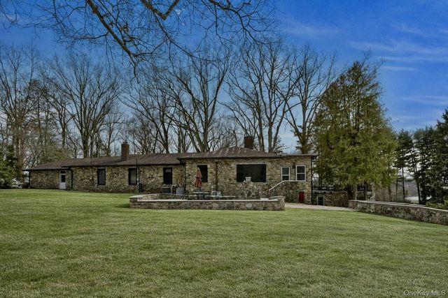 21 Bird Hill Road, Tomkins Cove, NY 10986