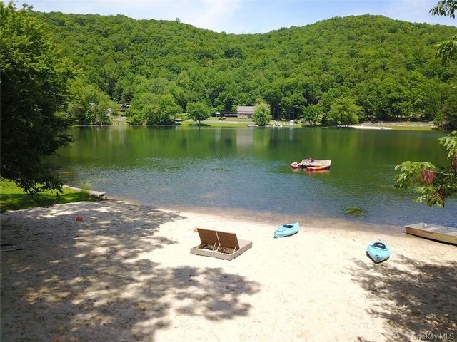 21 Bird Hill Road, Tomkins Cove, NY 10986