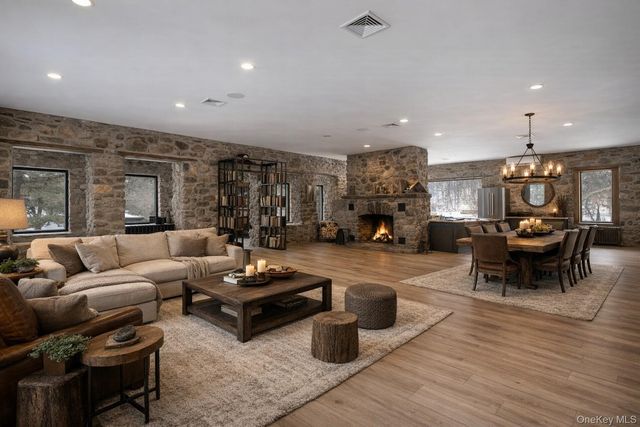 21 Bird Hill Road, Tomkins Cove, NY 10986