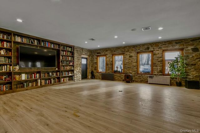 21 Bird Hill Road, Tomkins Cove, NY 10986