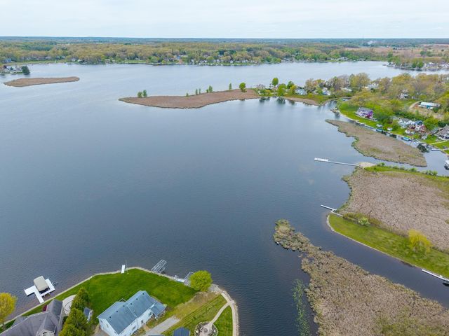 380 Lane 852 Snow Lake, Fremont, IN 46737