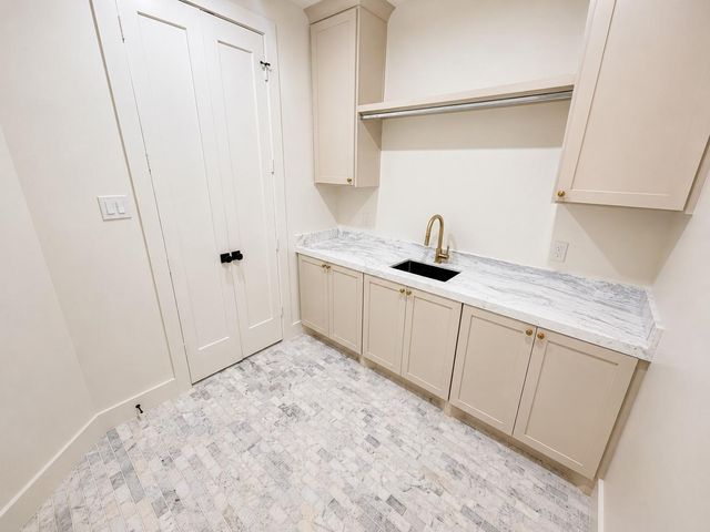 2325 Wroxton Road, Houston, TX 77005