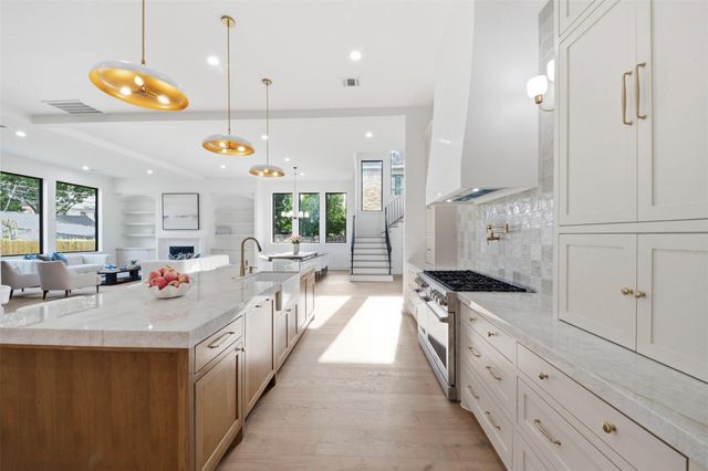 2325 Wroxton Road, Houston, TX 77005