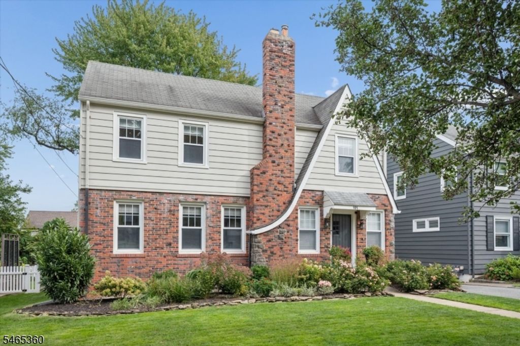 191 Stonehouse Rd, Bloomfield Twp., NJ 07003 — exterior