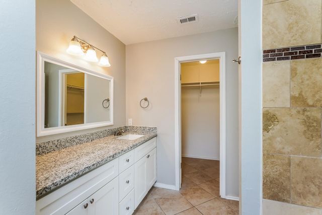 7038 Villa Del Sol Drive, Houston, TX 77083