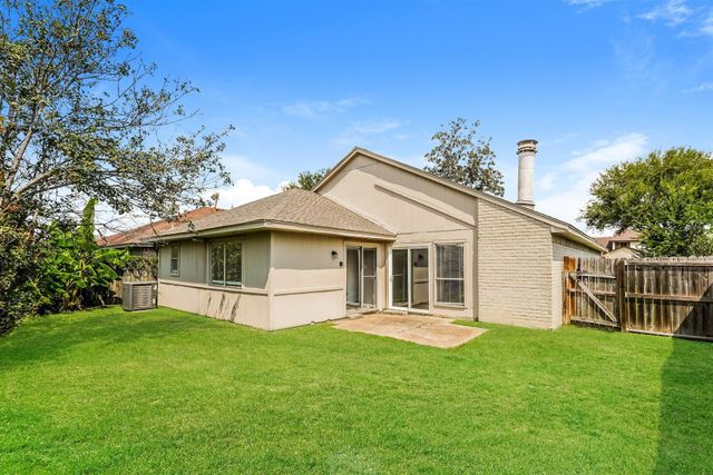 7038 Villa Del Sol Drive, Houston, TX 77083