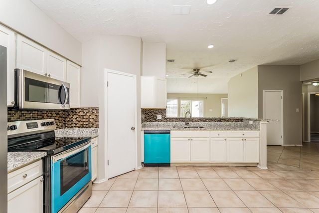 7038 Villa Del Sol Drive, Houston, TX 77083