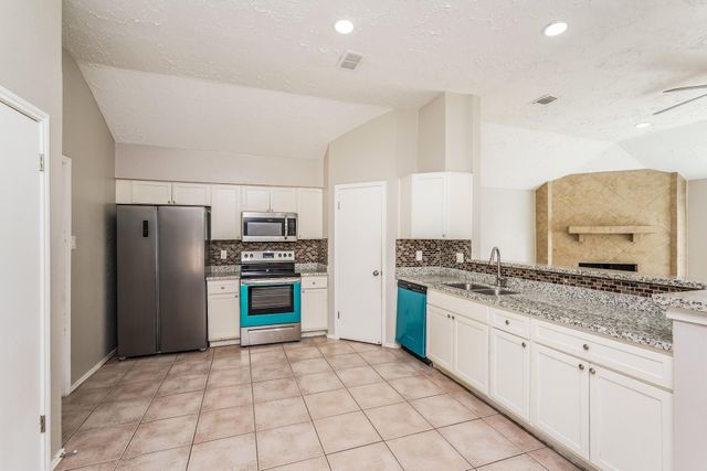 7038 Villa Del Sol Drive, Houston, TX 77083