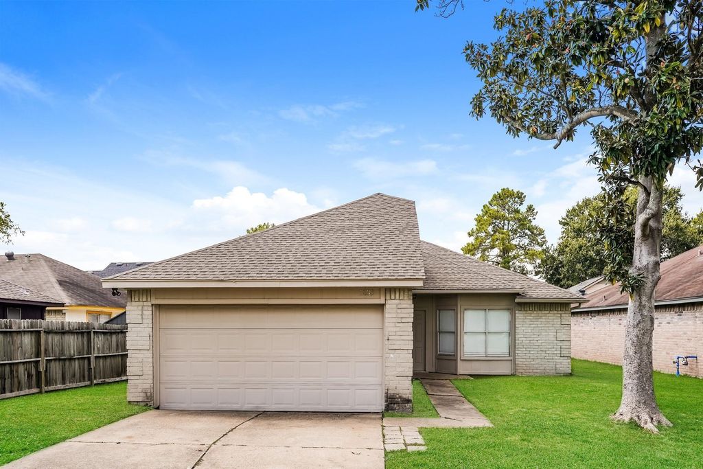 7038 Villa Del Sol Drive, Houston, TX 77083