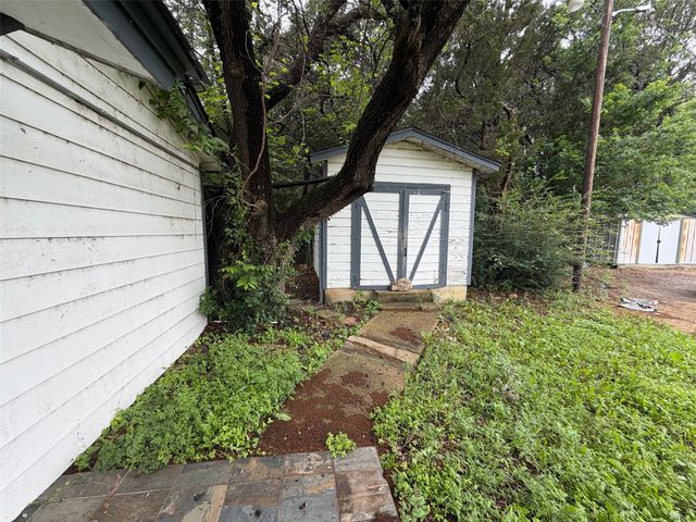 2604 Pinoak Street, Granbury, TX 76048