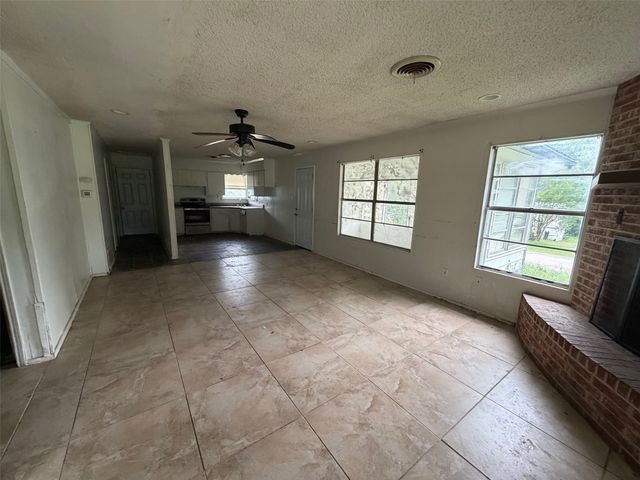 2604 Pinoak Street, Granbury, TX 76048