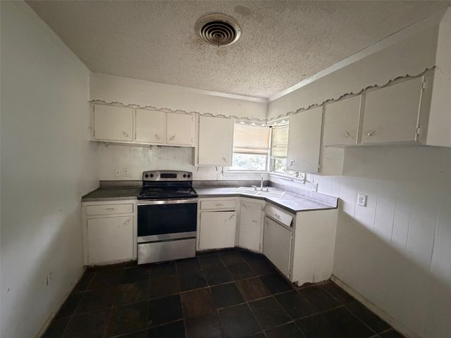 2604 Pinoak Street, Granbury, TX 76048