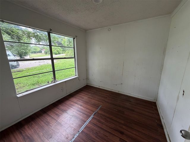 2604 Pinoak Street, Granbury, TX 76048