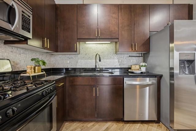 3125 W Fullerton Avenue 419, Chicago, IL 60647