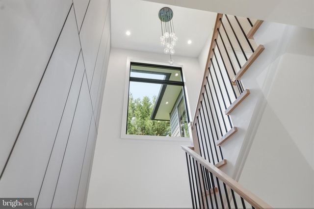 1905 LAMSON PL, Mclean, VA 22101