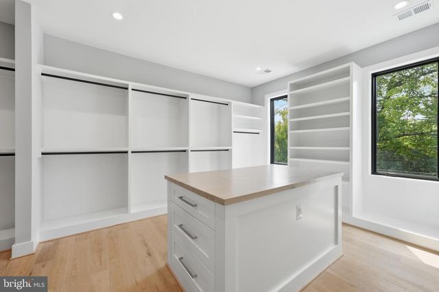 1905 LAMSON PL, Mclean, VA 22101