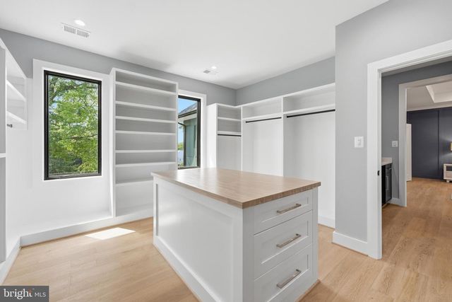 1905 LAMSON PL, Mclean, VA 22101