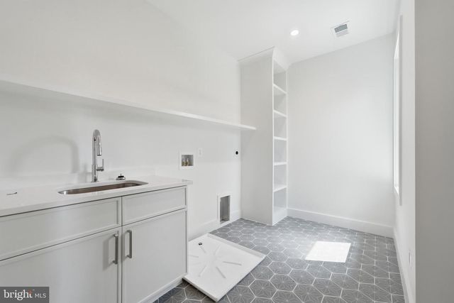 1905 LAMSON PL, Mclean, VA 22101
