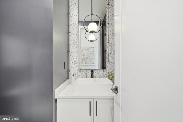 1905 LAMSON PL, Mclean, VA 22101