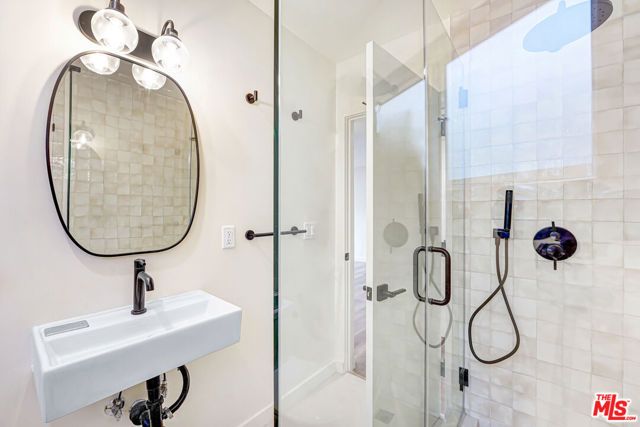 16185 W Sunset Blvd 8, Pacific Palisades (los Angeles), CA 90272