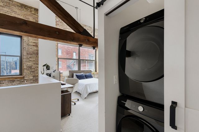 2511 W Moffat Street 111J, Chicago, IL 60647