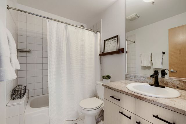 2511 W Moffat Street 111J, Chicago, IL 60647
