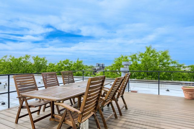 2511 W Moffat Street 111J, Chicago, IL 60647