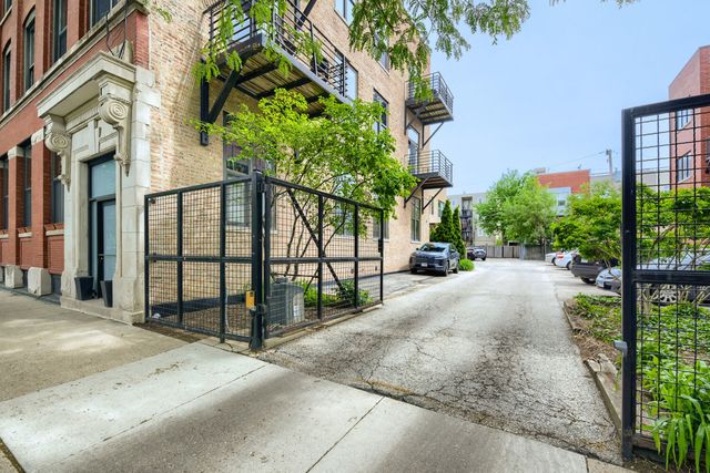 2511 W Moffat Street 111J, Chicago, IL 60647