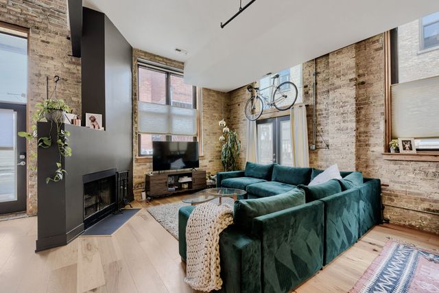 2511 W Moffat Street 111J, Chicago, IL 60647