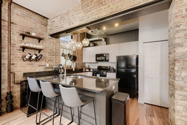 2511 W Moffat Street 111J, Chicago, IL 60647
