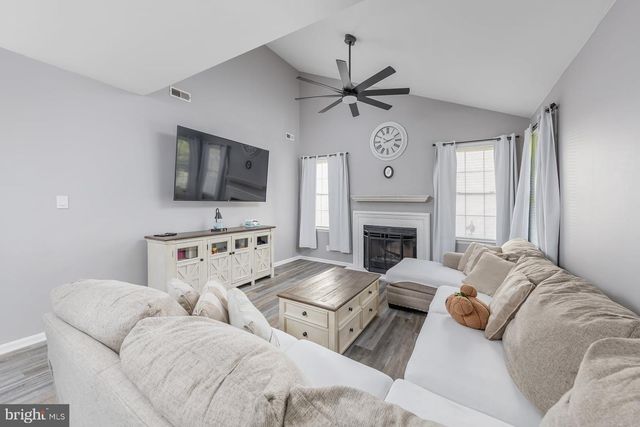 104 STONE HENGE DR, Swedesboro, NJ 08085