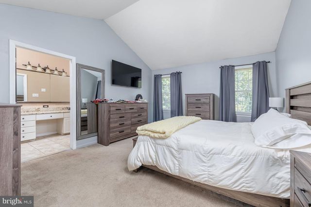 104 STONE HENGE DR, Swedesboro, NJ 08085