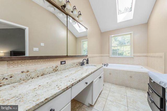 104 STONE HENGE DR, Swedesboro, NJ 08085