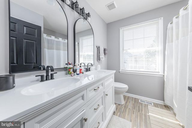 104 STONE HENGE DR, Swedesboro, NJ 08085