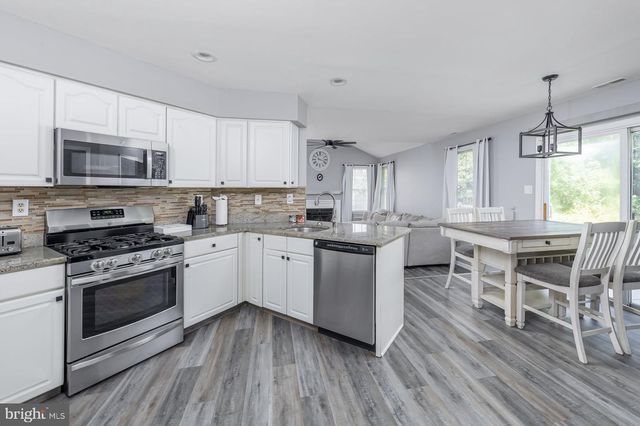 104 STONE HENGE DR, Swedesboro, NJ 08085