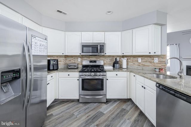 104 STONE HENGE DR, Swedesboro, NJ 08085