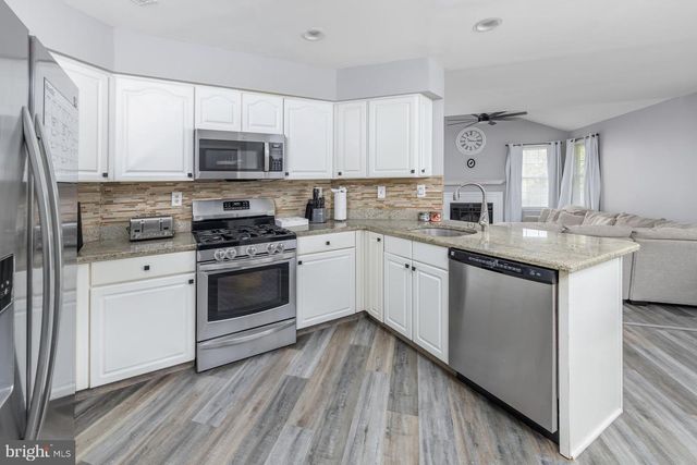 104 STONE HENGE DR, Swedesboro, NJ 08085