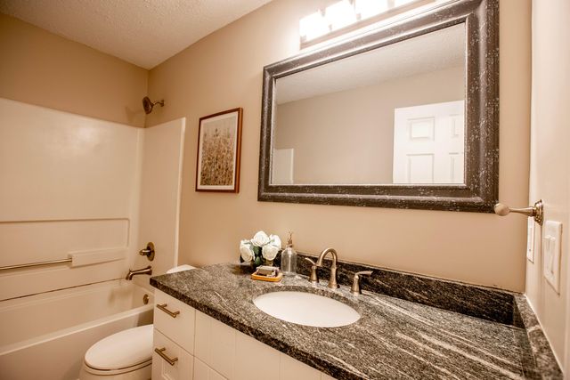 39 Buttles Avenue, Columbus, OH 43215