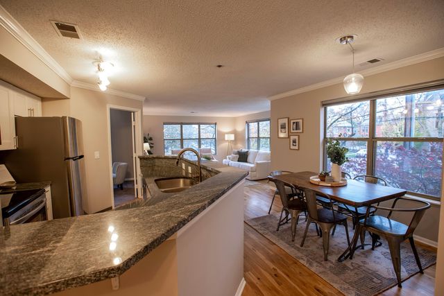 39 Buttles Avenue, Columbus, OH 43215