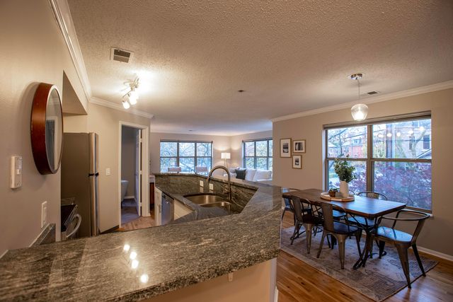 39 Buttles Avenue, Columbus, OH 43215