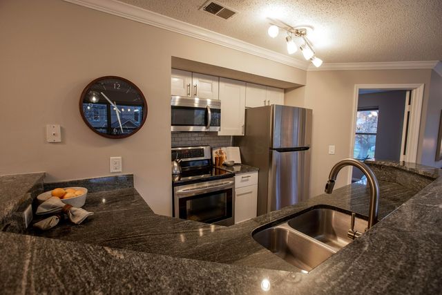 39 Buttles Avenue, Columbus, OH 43215