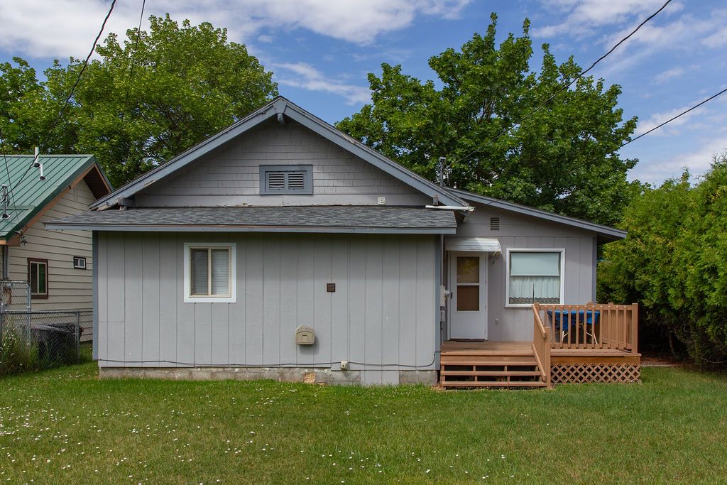 Image 3 of property listing at 607 4th Street W, Polson, MT 59860