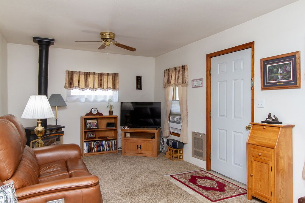 Image 7 of property listing at 607 4th Street W, Polson, MT 59860