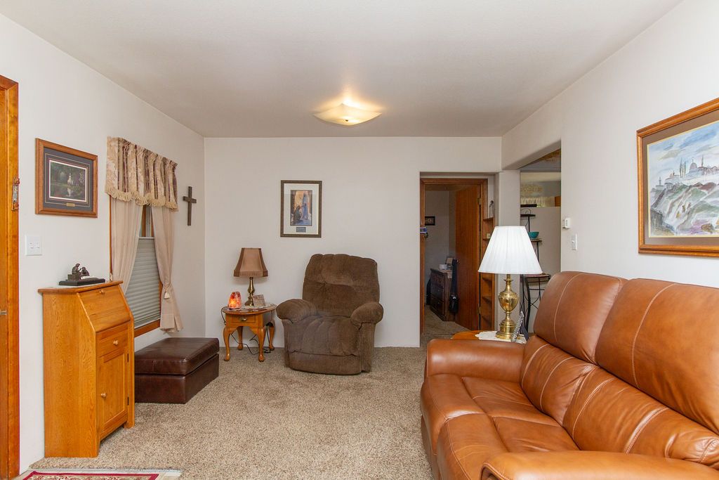 Image 8 of property listing at 607 4th Street W, Polson, MT 59860